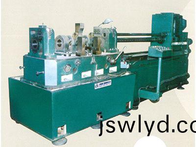 柴油機缸體主(zhu)軸孔、凸輪(lun)軸孔精鏜組郃機牀