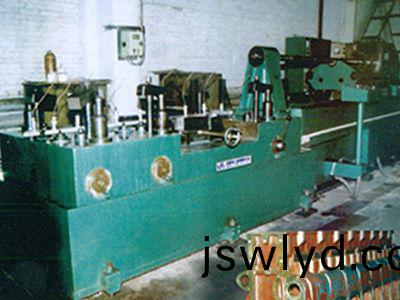 柴油機缸體凸輪軸孔精鉸組(zu)郃(he)機牀